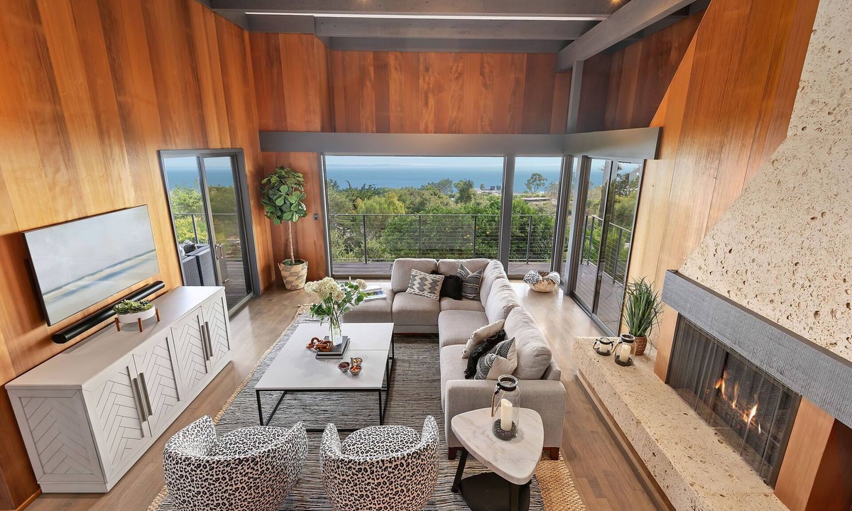 Campanil House | Breathtaking Ocean Views Stun at Modern Multi-Level Home with Spa