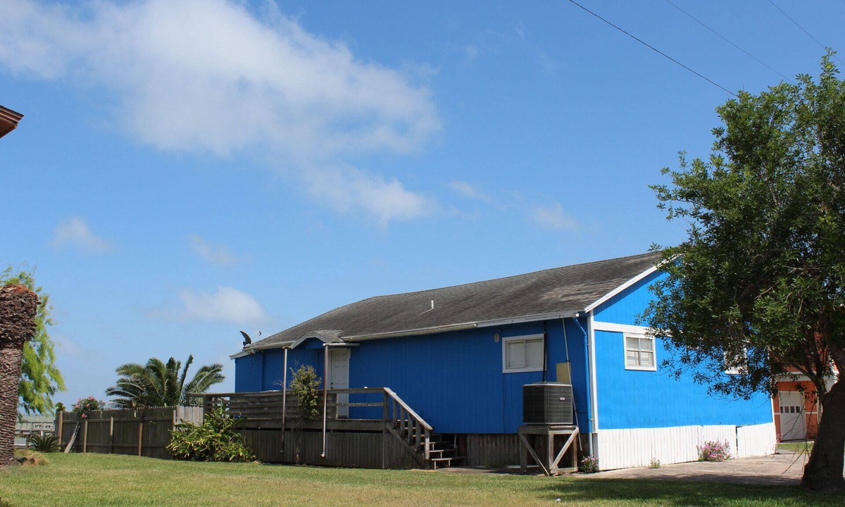 Port Mansfield House | Breathtaking Sunrises & Great Fishing out your back door!