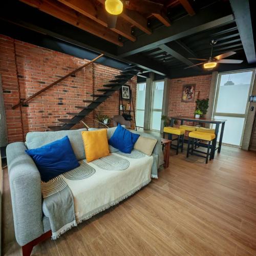 Queretaro Apartment | Brick Box Loft con Balcon