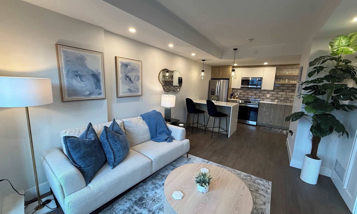 Downtown Halifax Apartment | Bright 1 BR with waterview and 6 appliances