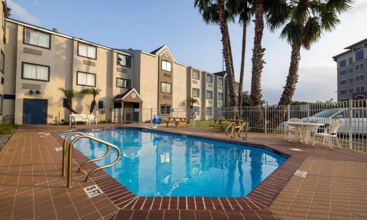 McAllen Apartment | Bright 2-Bed Queen|Pool|Free Wifi