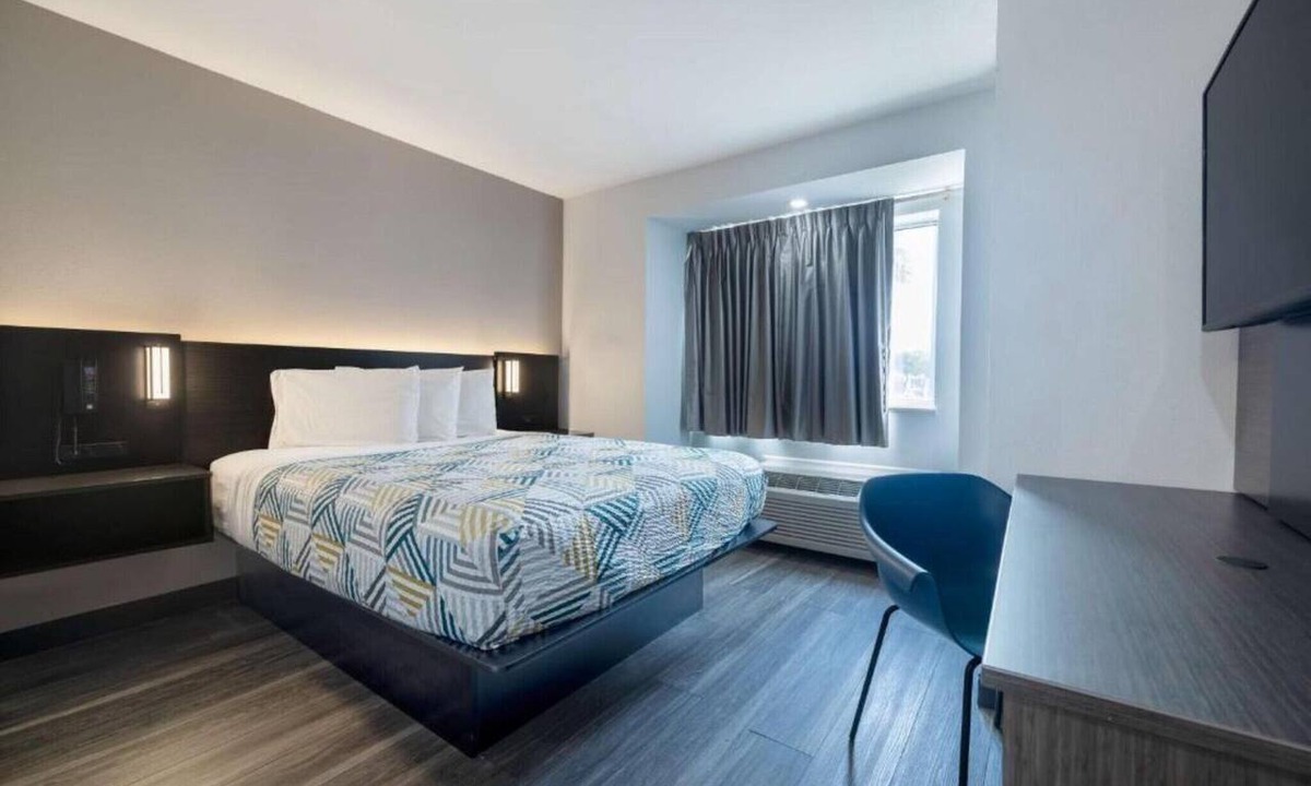 McAllen Apartment | Bright ADA Queen Bed|Pool|Parking