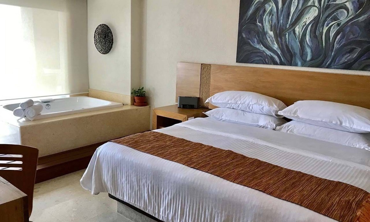 Lazaro Cardenas Hotel | Buganvilias Resort Vacation Club Suite Ambassador