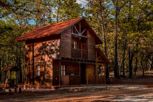 Mascota Ski Chalet | Cabaña Encino para 10 personas en medio del bosque mascotense