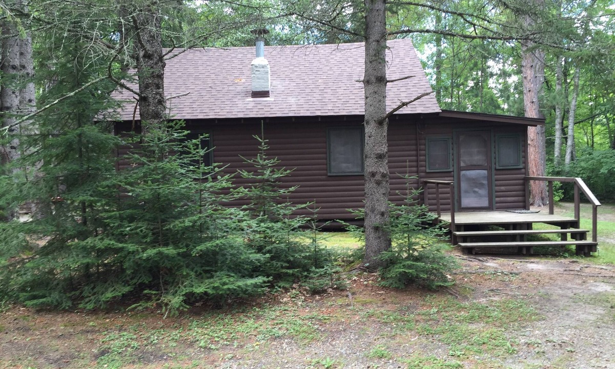 Deer River Cabin | CABIN #4 (Bear) Beautiful knotty pine cabin tucked back by the woods!