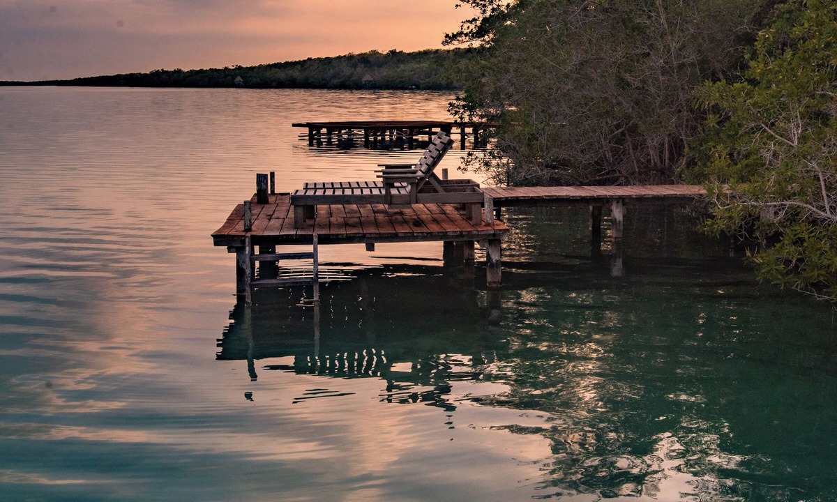 Pedro A. Santos House | Cabin located on the shore of the Laguna de los Siete Colores