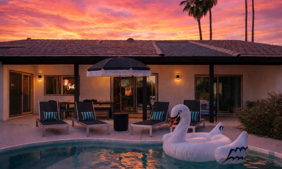 Buenavante House | Cactus+Cocktails-Private Pool-Funky Design & Games