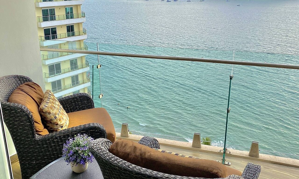 Las Gaviotas Apartment | Camino al Mar, Apartment on the Beach with Fabulous Amenities Zona Dorada Pure Luxury