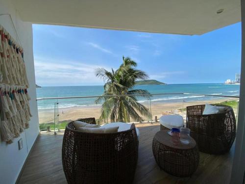 Zona Dorada Apartment | Camino al Mar Apartment Gold with Amazing View of the Ocean, Beach and Swimming Pool, 3 Rooms