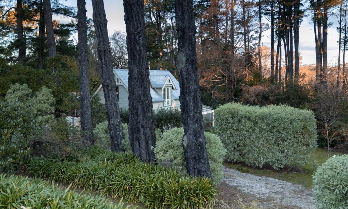 Wentworth Falls House | Carramar Coach House · Carramar Cottage - secluded nature retreat