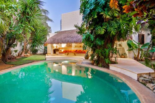 Cancun Villa | Casa Ceiba - 4 Bedroom Villa with Private Pool and great location in trendy neighborhood - fits 8