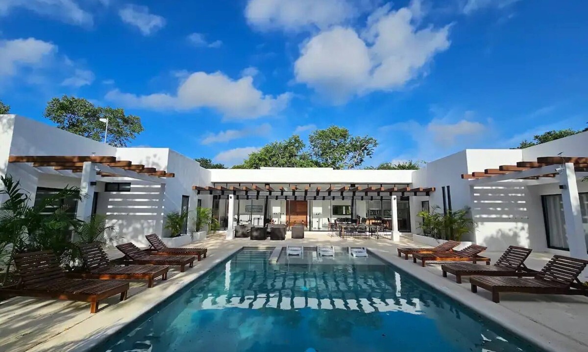 Xetna Villa | Casa Comoda: A bright, welcoming sprawling villa.