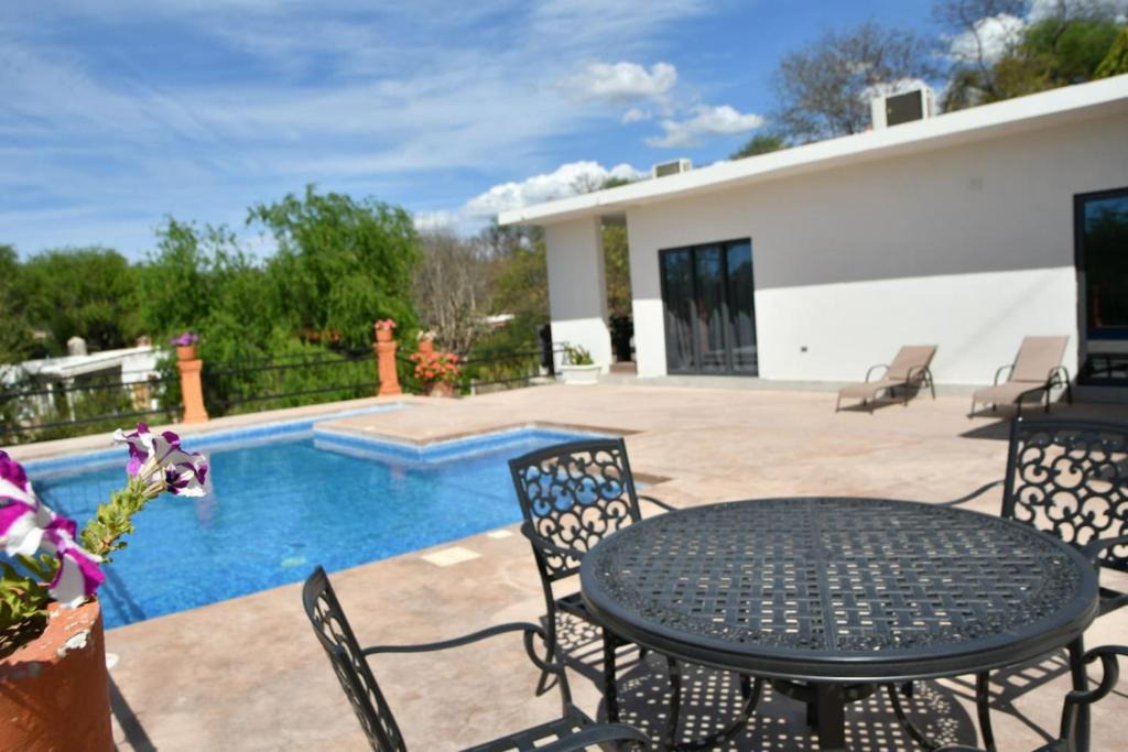 Alamos House | Casa de Cuatro Vientos