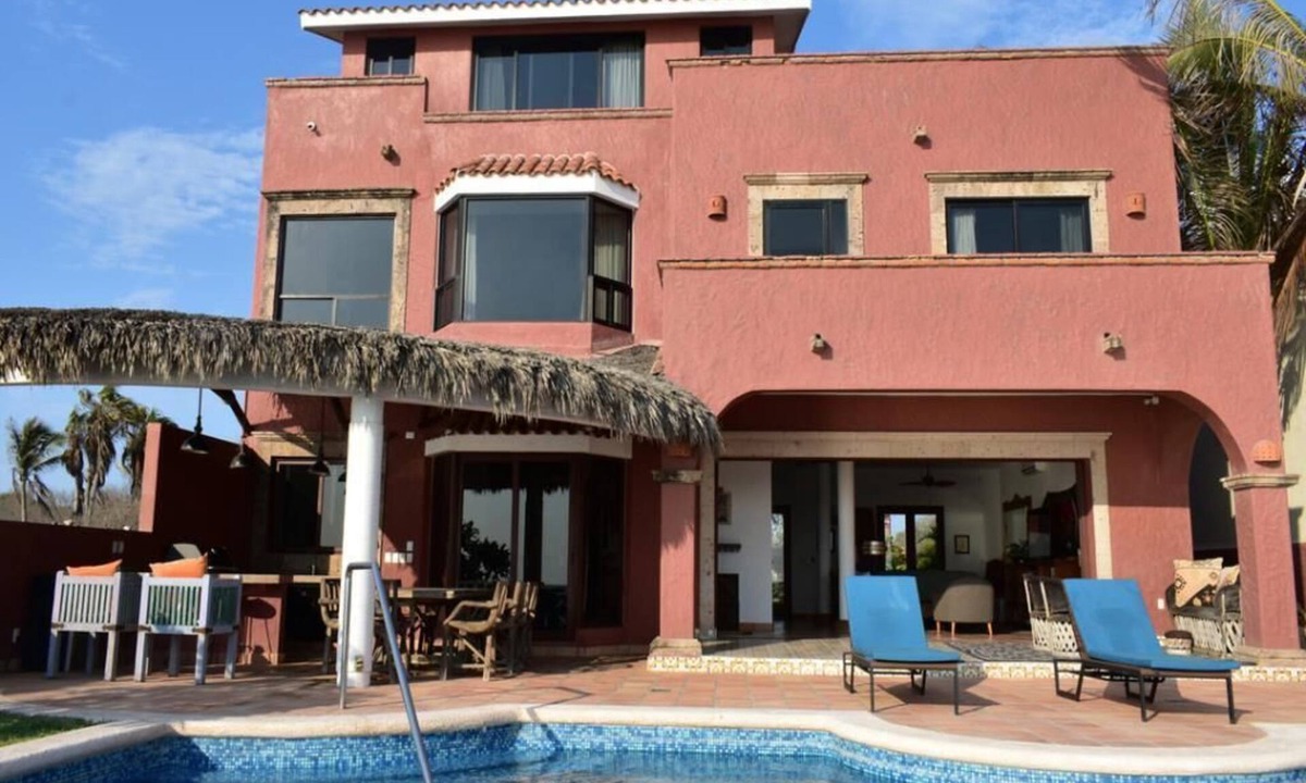 Mazatlan House | Casa de la Rana! Spacious 6-bedroom Beach Front house in Nuevo Mazatlán
