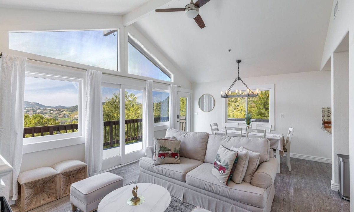Thousand Oaks House | Casa Del Luna - 5 Min to Shops, Pano Views, Hiking