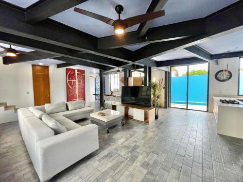 Puerto Juarez House | Casa Gigante de lujo, con piscina privada, 4 amplias habitaciones con baño privado
