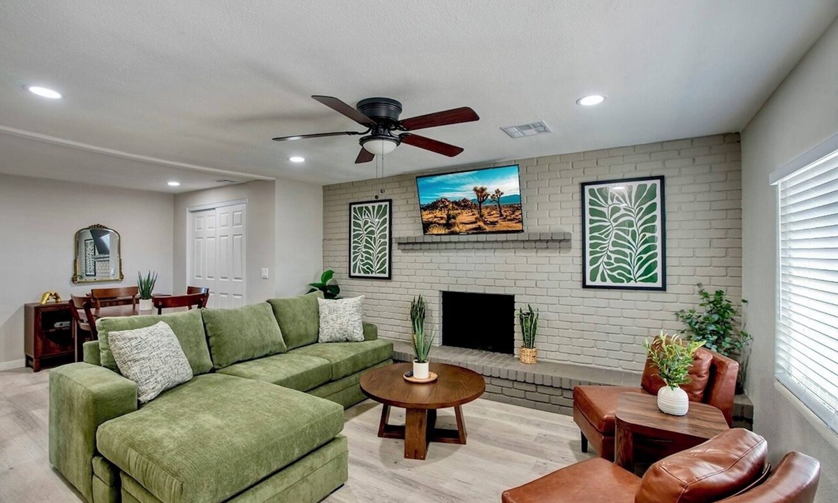 Casa Grande House | Casa Grande 6BR Home Sleeps 14 Ping Pong BBQ Pet Friendly