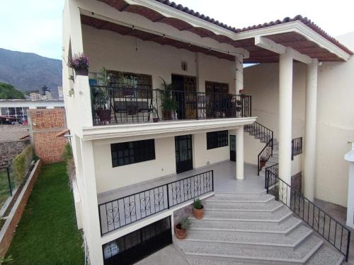Raquet Club Hostel | Casa Lago de Luz