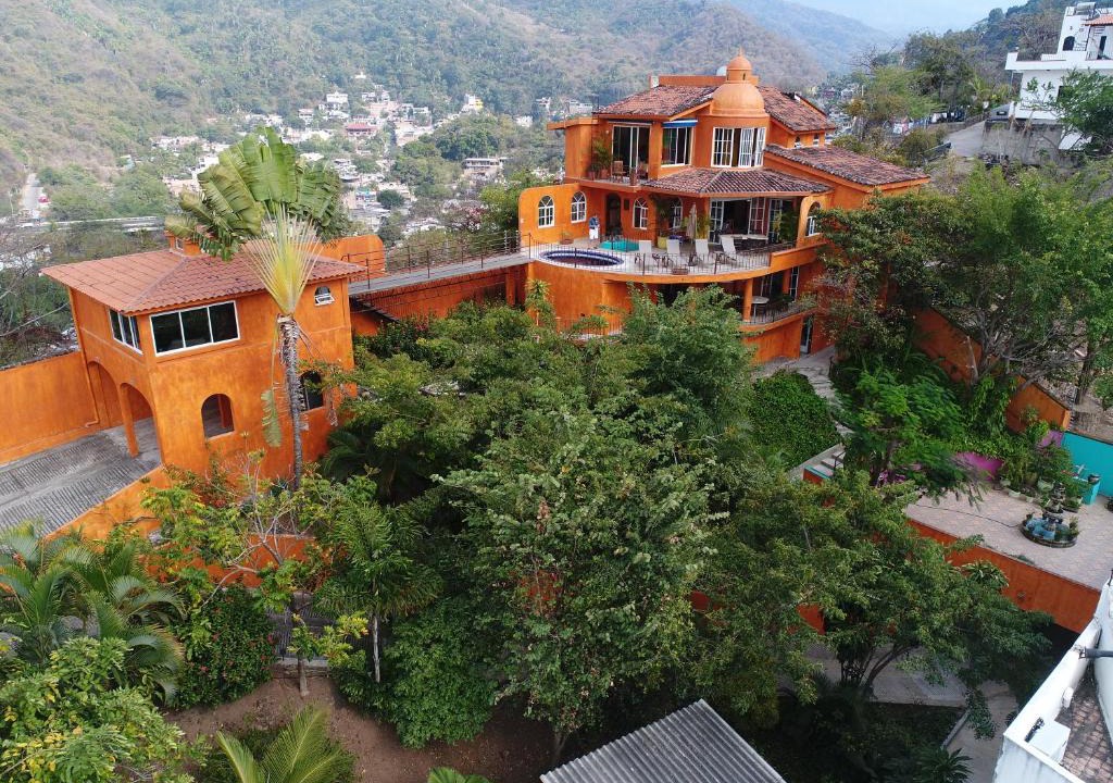 Benito Juarez Villa | Casa Lorenzo Orange Sunsets, Lush Landscape, Intown, Privacy