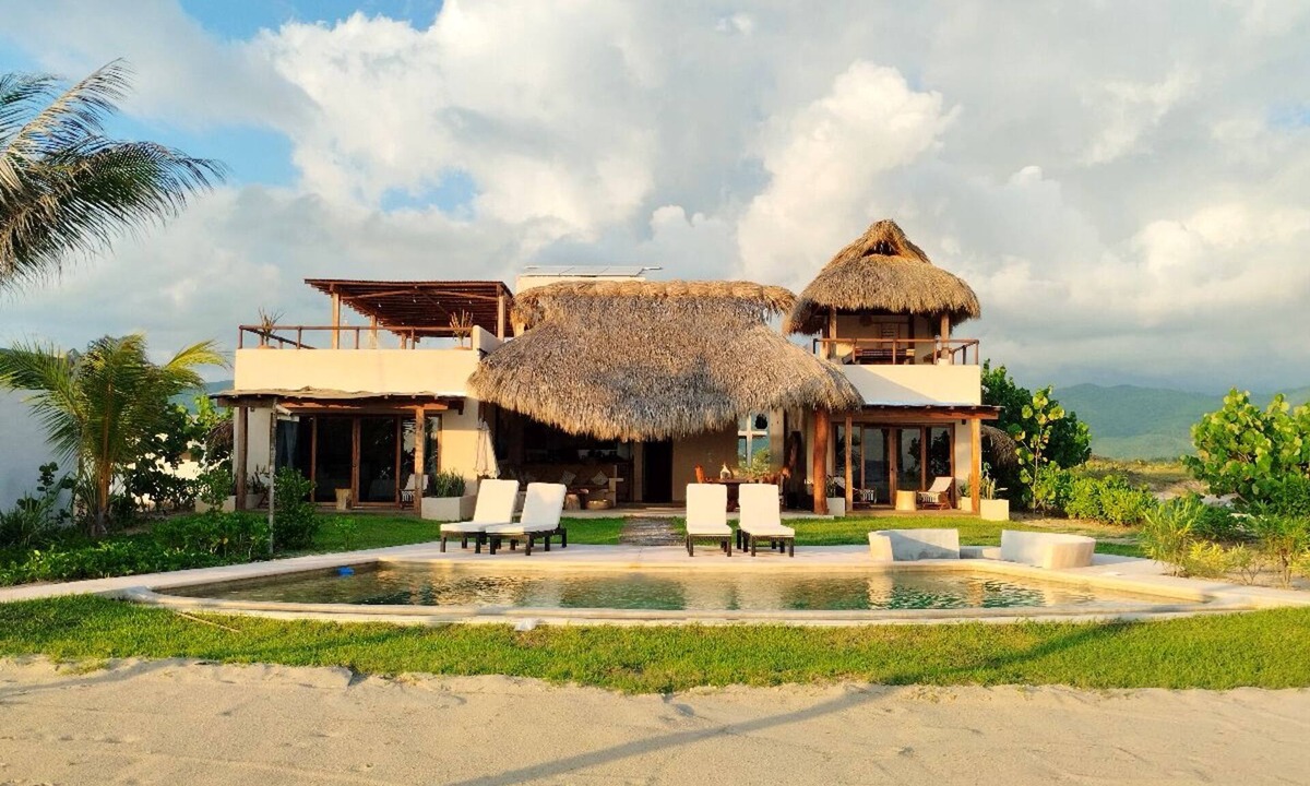 Puerto Escondido Villa | Casa Lyuu - Tropical Beachfront Villa - Your Perfect Getaway in Puerto Escondido