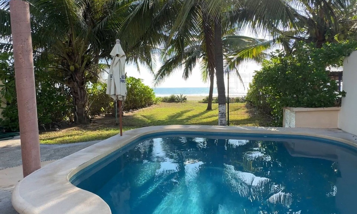 Zihuatanejo House | Casa Mana: Playa Blanca beachfront home w/private pool and outdoor kitchen