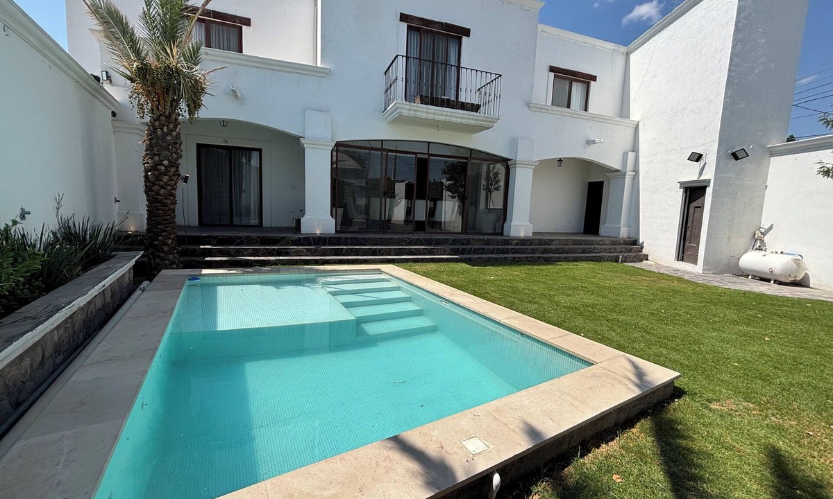 Parras de la Fuente House | Casa María, Elegant Modern Retreat with Private Pool