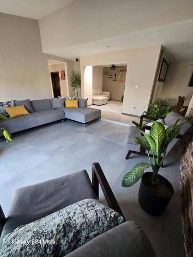 San Pedro Tlaquepaque House | Casa Mezquite Tlaquepaque 15 mins from the Apto