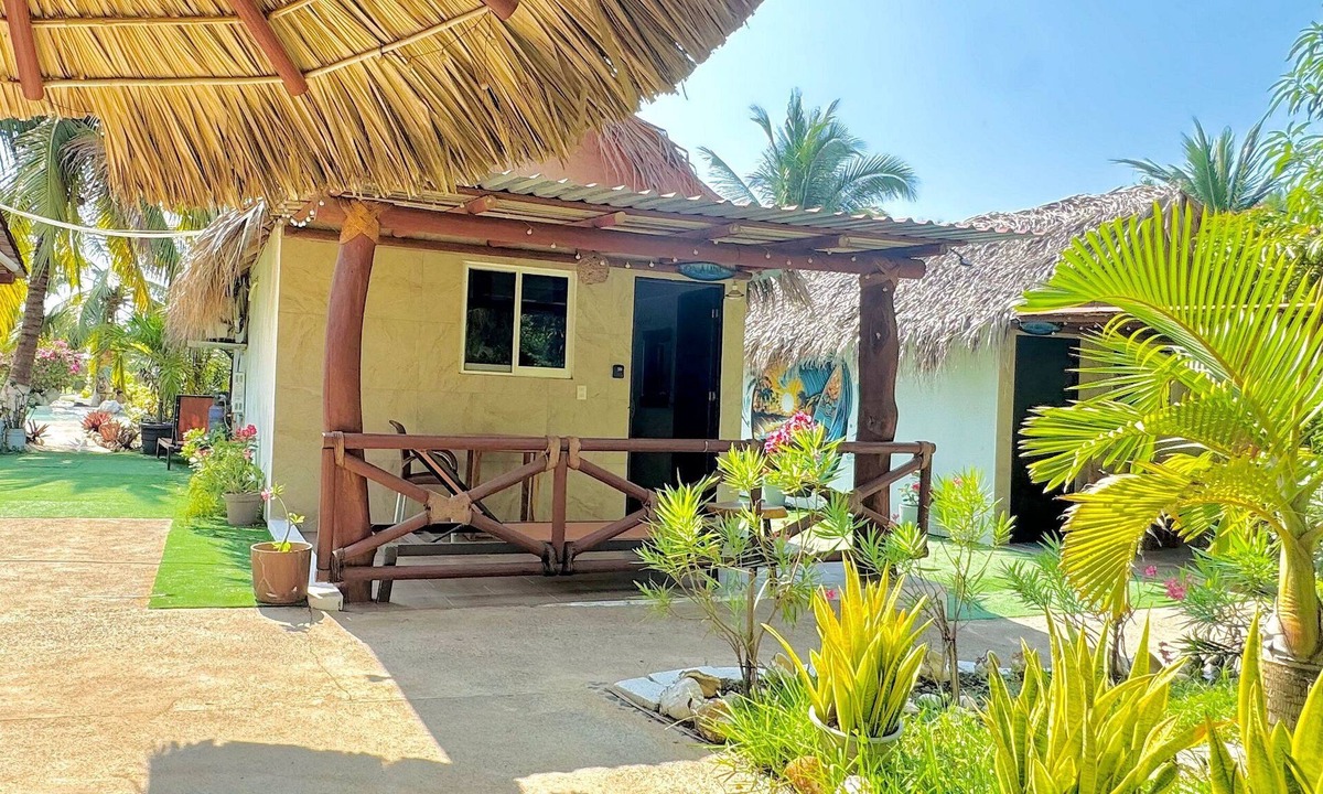 Saladita House | Casa Luna Playa la saladita surf