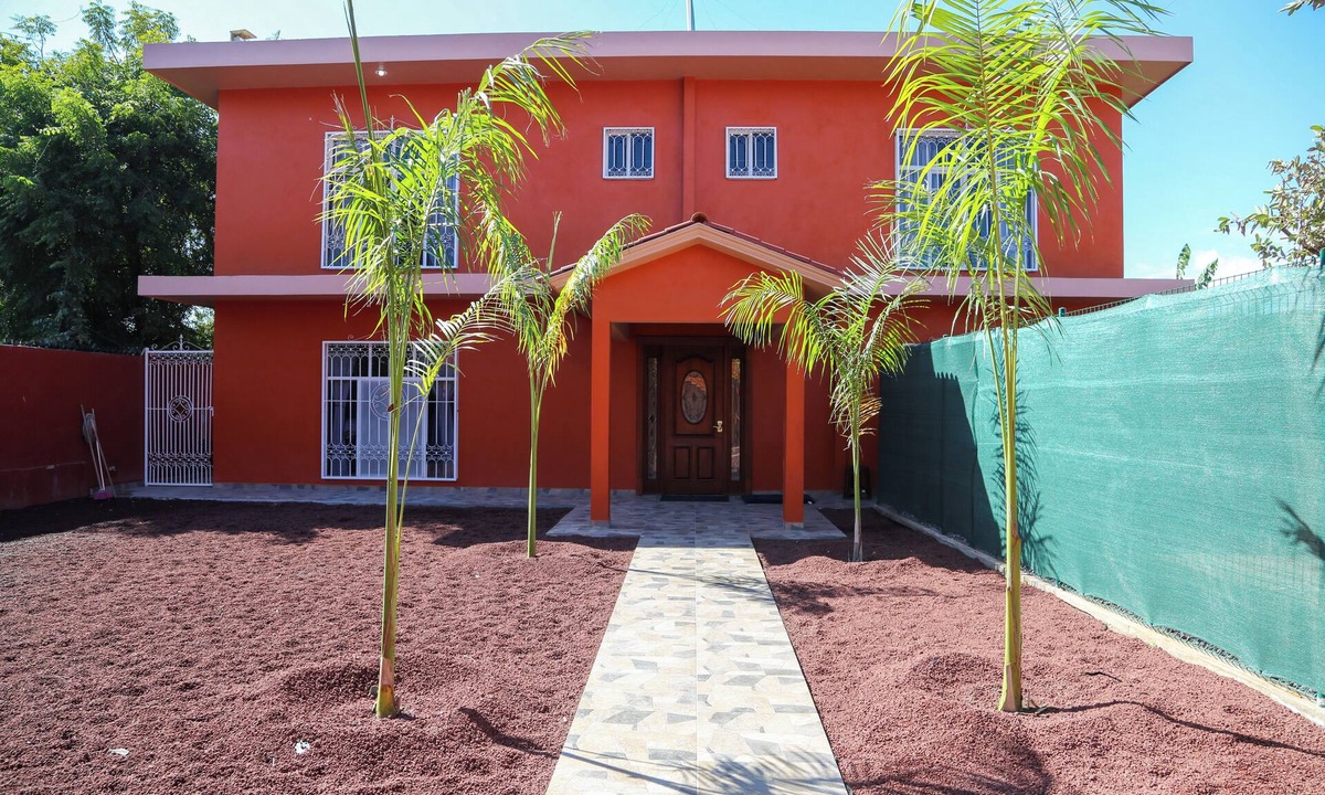 Ciudad Fernandez House | Casa Naranja - Casa de 5 Cuartos 6 baños de Lujo y Confort