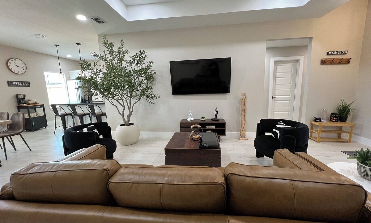 Edinburg House | Casa Olivo: Feel Right at Home