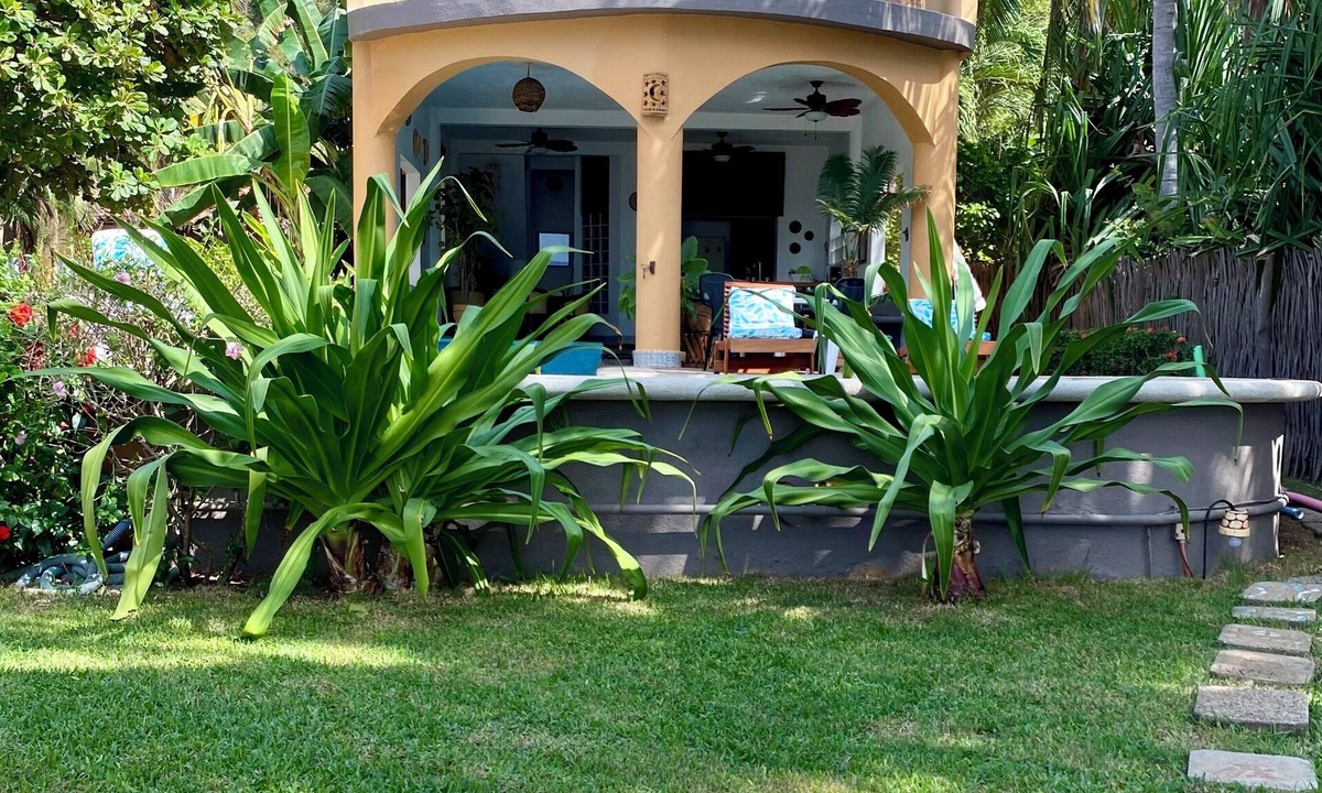 Troncones House | Casa Pelicanos is a private beachfront home with pool. Short walk to town.