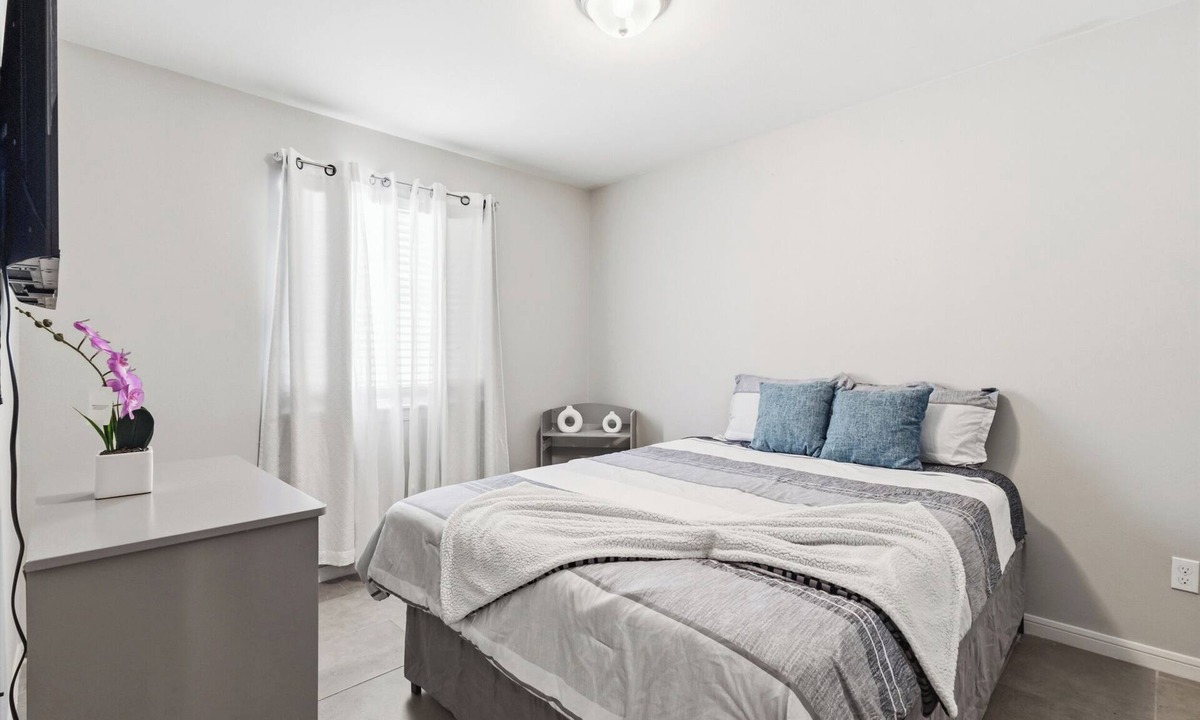 Mission House | Casa SolSky Spacious 4-bedroom house with AC in charming Mission