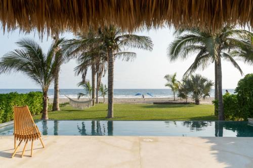 Barra de Colotepec Villa | Casa Yaa - La Flia Beachfront Luxury