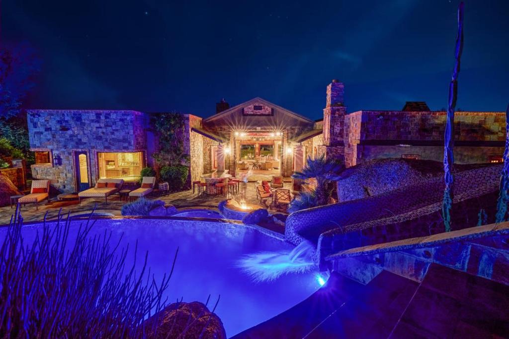 Carefree House | Castle On Black Mountain breathtaking panoramic views and outdoor entertainment