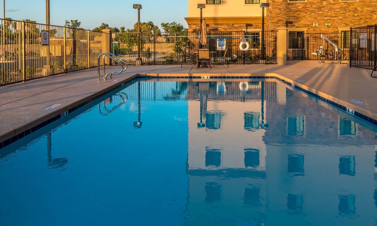 Chandler Condo | Central Suite | Heated Pool + Free Breakfast