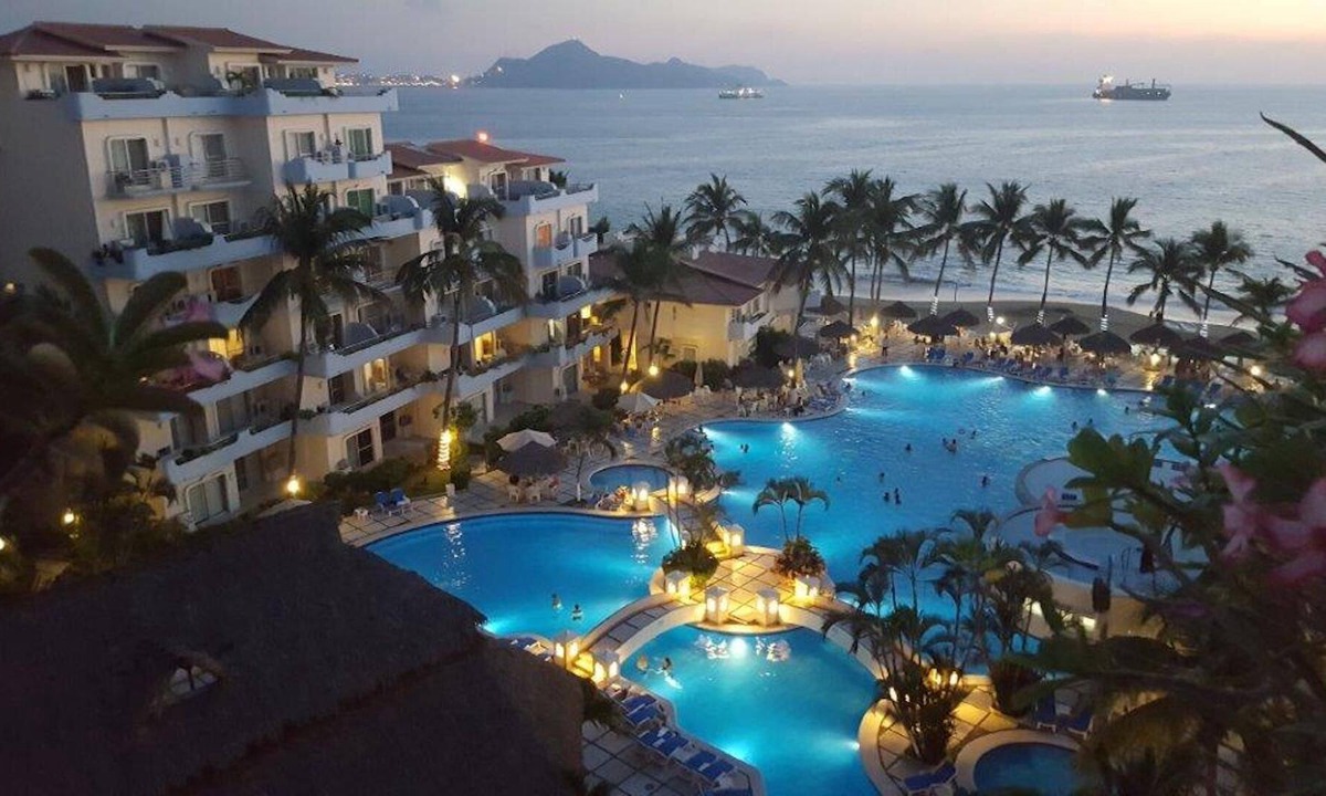 Manzanillo Condo | Central to Everything - Our 𝗣𝗲𝗻𝘁𝗵𝗼𝘂𝘀𝗲 𝗦𝘂𝗶𝘁𝗲 has an amazing view