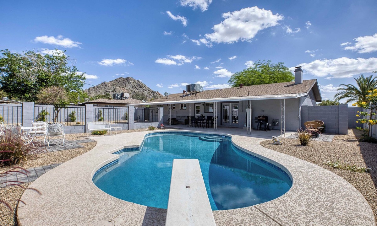 Paradise Valley Village House | Centrally Located Oasis 1 Mi to Shadow Mountain!
