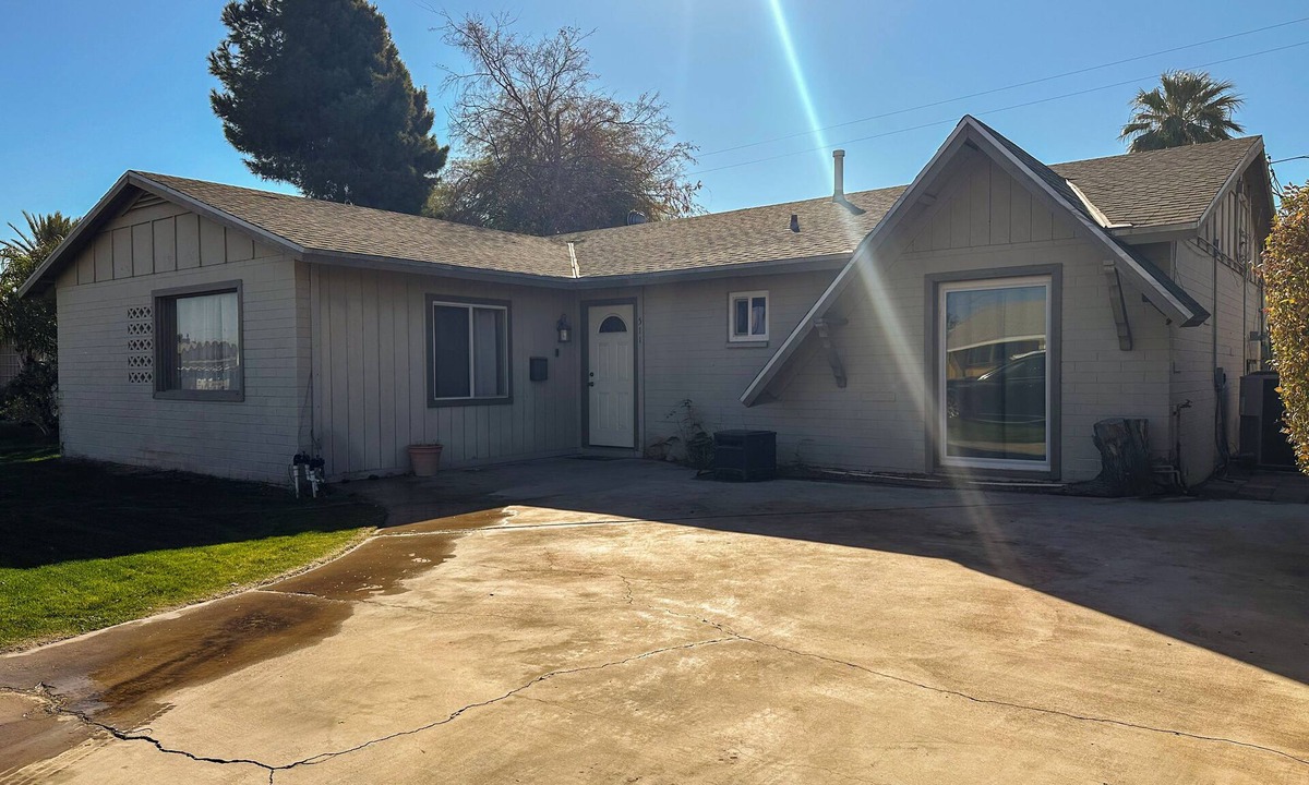 Yuma House | Centrally located older 4-bedroom house in lovely Yuma