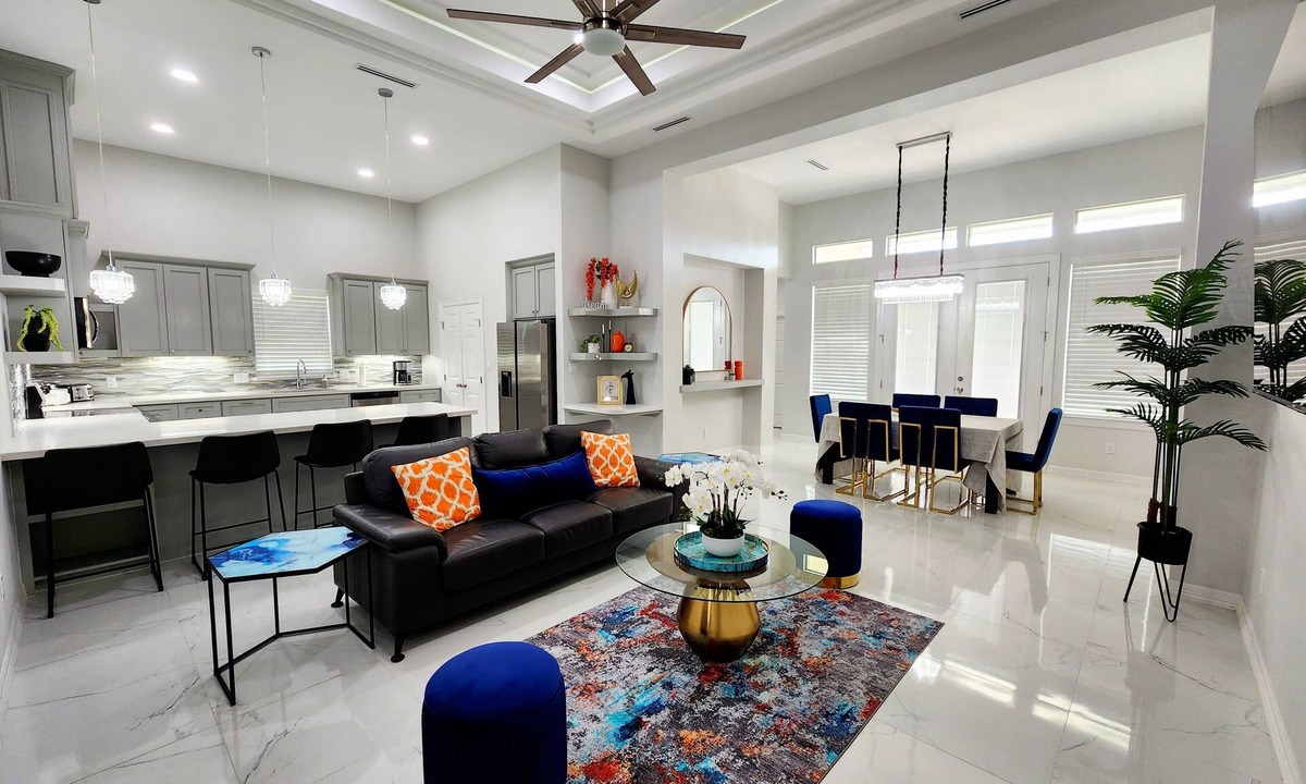 Edinburg House | Centrally located, spacious and beautiful home in Edinburg near main attractions