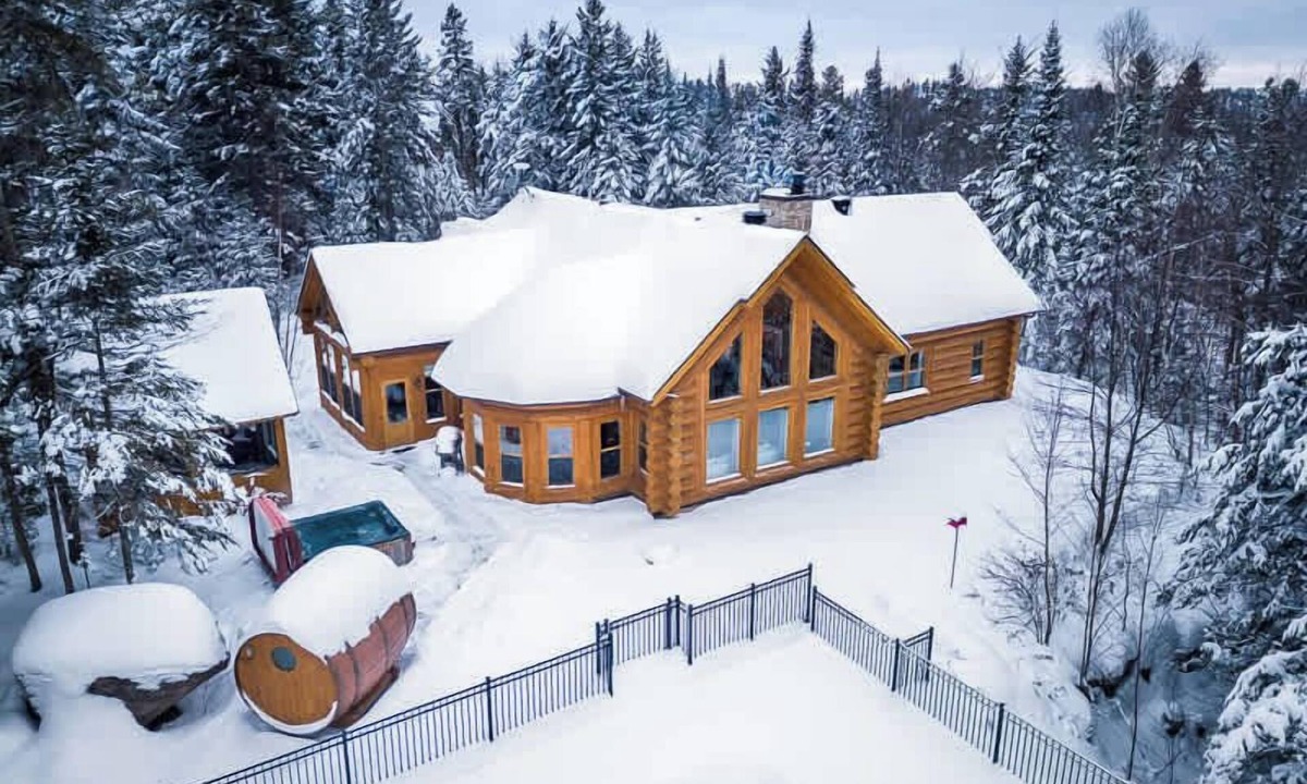 Fiddler Lake Resort Ski Chalet | Chalet White Rabbit at Fiddler Lake with private spa, sauna, and pool