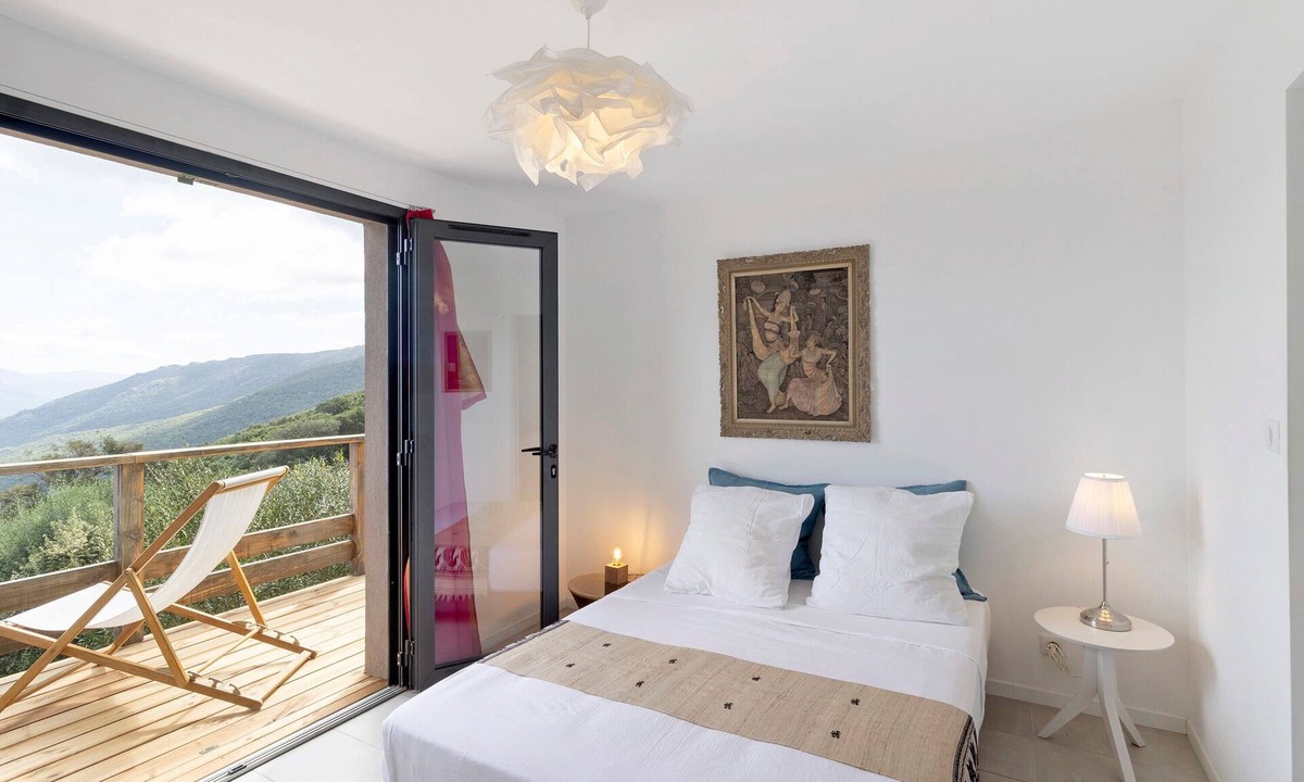 Belvedere-Campomoro Bed & Breakfast | Chambres-Alcudina Guest Room with Sea View, Wi-Fi, and Air Conditioning