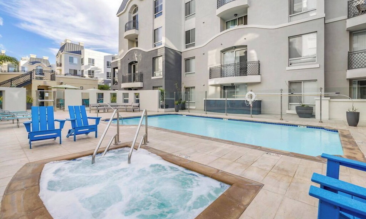 Marina del Rey Apartment | Charming 1-bedroom in amazing Marina del Rey with gym, pool! Free parking!