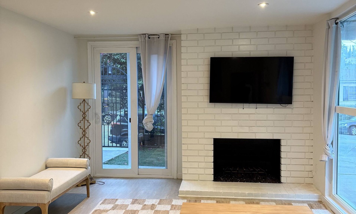 Beachwood Canyon Apartment | Charming 1-bedroom apartment in enchanting Beachwood Canyon
