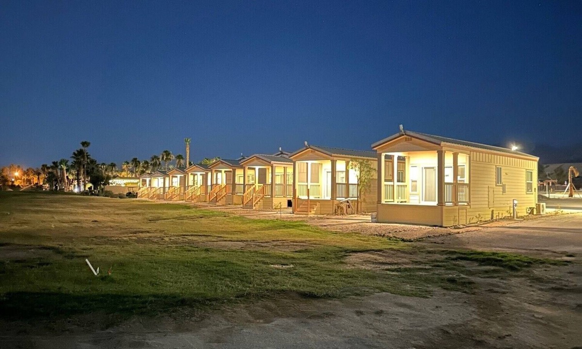 Coachella Cottage | Charming 2-bedroom cottage in Coachella with AC, Great Amenities. No pets