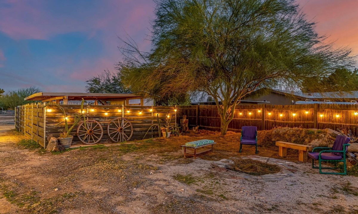 Surprise Other | Charming 3-bedroom farmhouse with WiFi and AC in Surprise. We have goats.