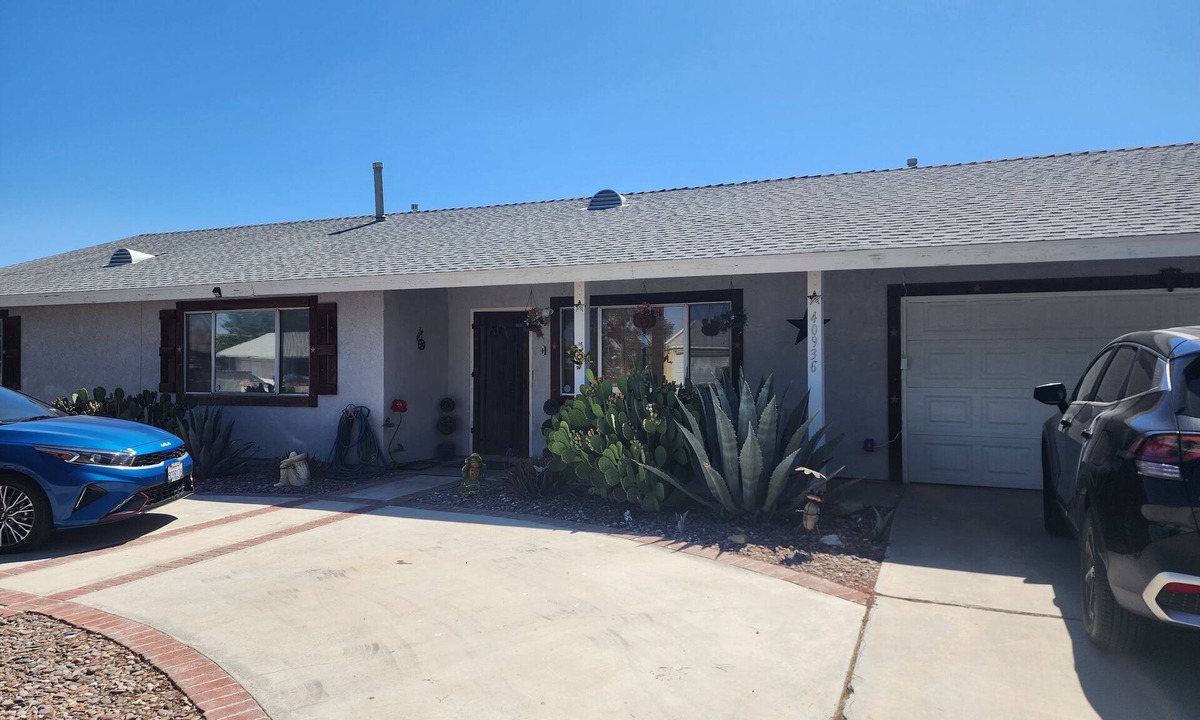 Lake Los Angeles House | Charming 3-bedroom house with WiFi and AC in Lancaster, Lake LA area.