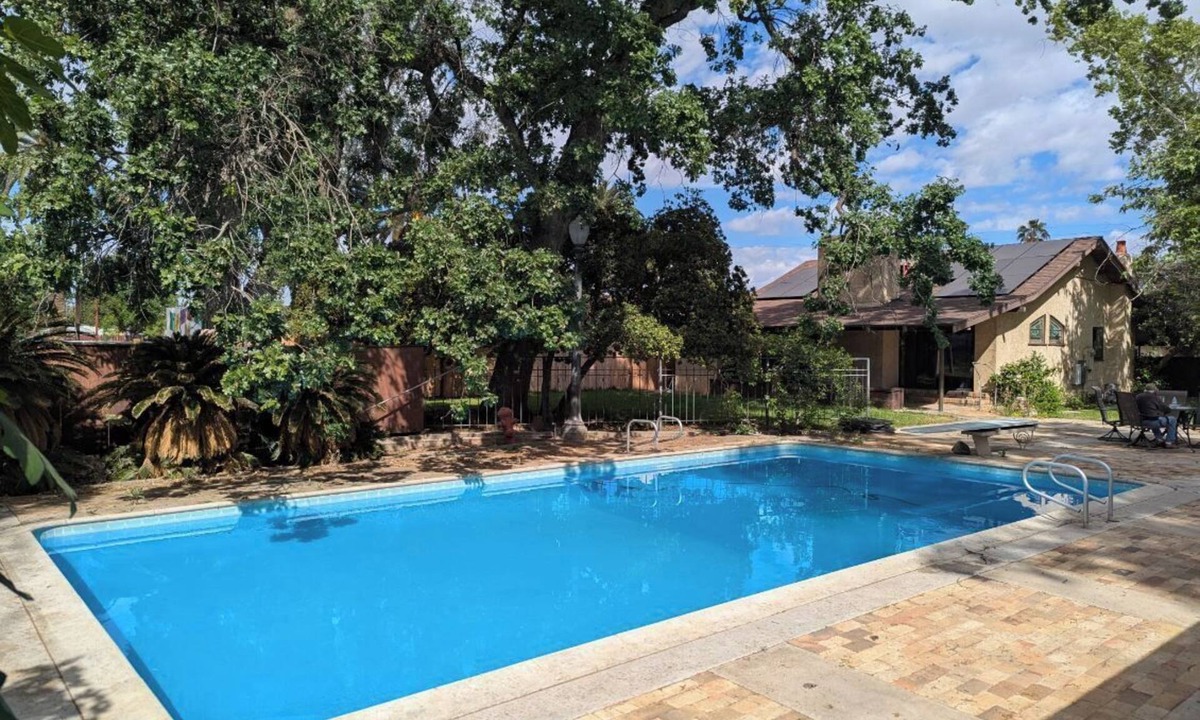Bakersfield House | Charming 3-bedroom ranch house with AC in Bakersfield