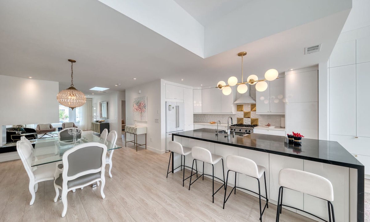 West Los Angeles House | Charming 3-bedroom house in enchanting Los Angeles with WiFi, AC