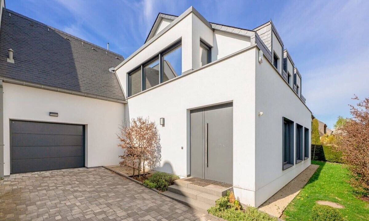 Dippach House | Charming 3BR with Balcony, Yard & Sauna