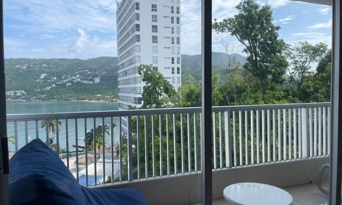 Puerto Marques Apartment | Charming 4 Px apartment in tranquil Acapulco Diamante-Majahua with all amenities